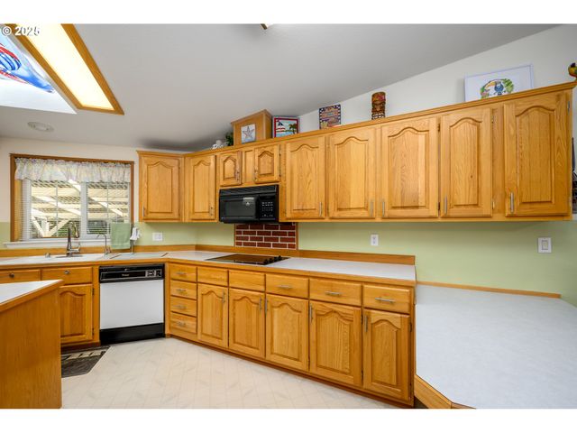 444 S STATE St, Sutherlin, OR 97479