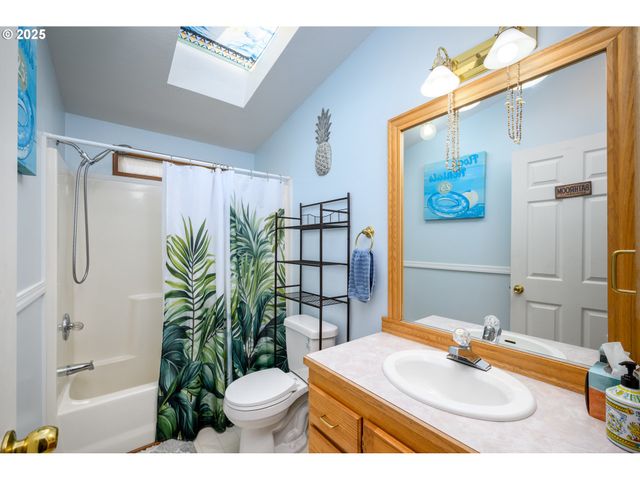 444 S STATE St, Sutherlin, OR 97479