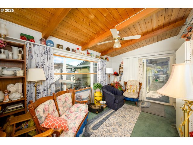 444 S STATE St, Sutherlin, OR 97479