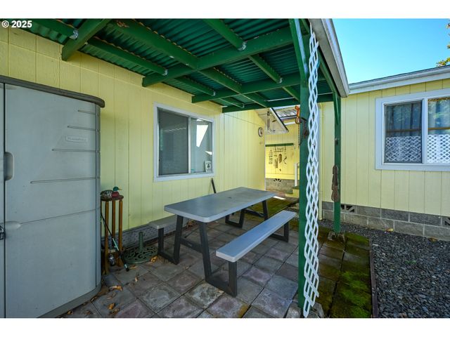 444 S STATE St, Sutherlin, OR 97479