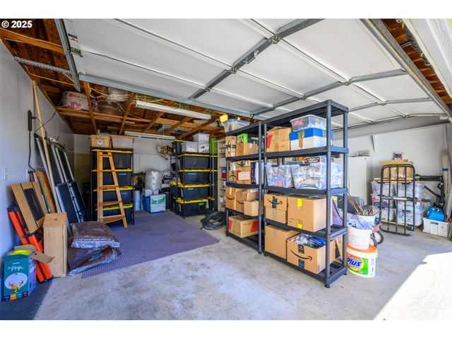 444 S STATE St, Sutherlin, OR 97479