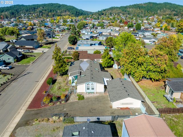 444 S STATE St, Sutherlin, OR 97479