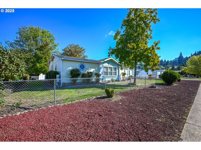 444 S STATE St, Sutherlin, OR 97479