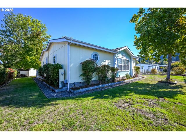 444 S STATE St, Sutherlin, OR 97479