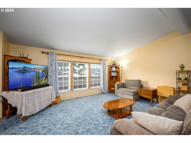 444 S STATE St, Sutherlin, OR 97479