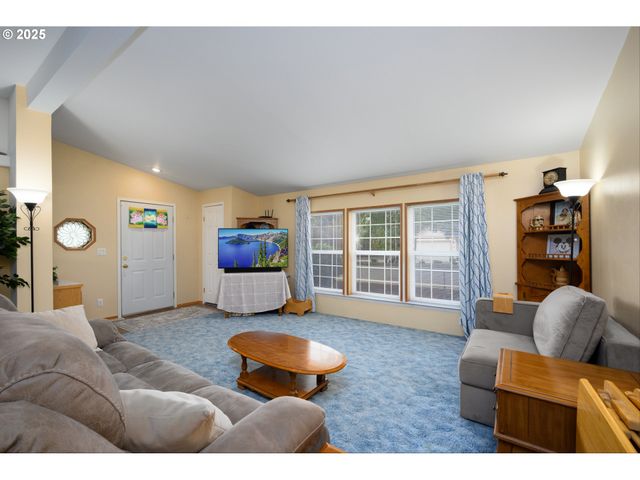 444 S STATE St, Sutherlin, OR 97479