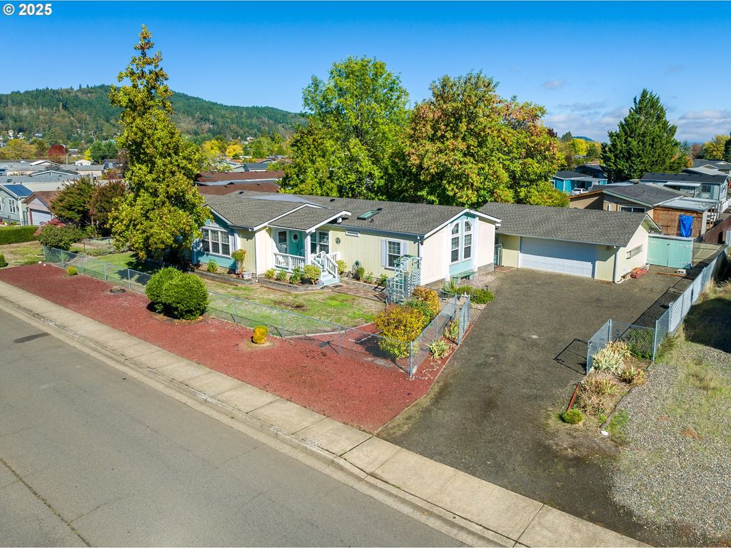 444 S STATE St, Sutherlin, OR 97479