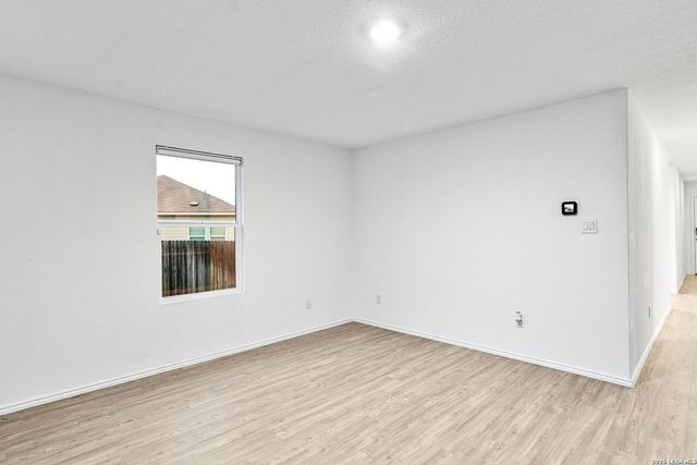 401 Alta Vista Ter, Seguin, TX 78155