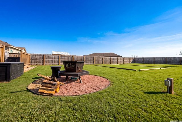 401 Alta Vista Ter, Seguin, TX 78155