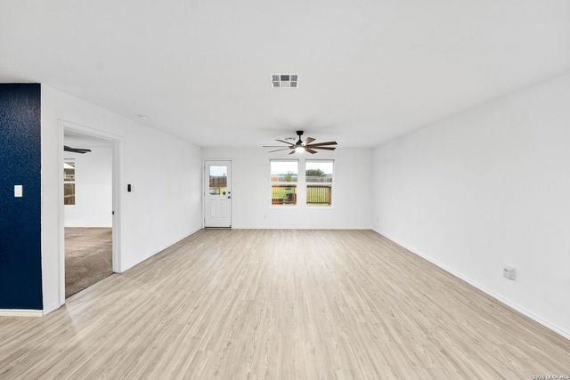 401 Alta Vista Ter, Seguin, TX 78155