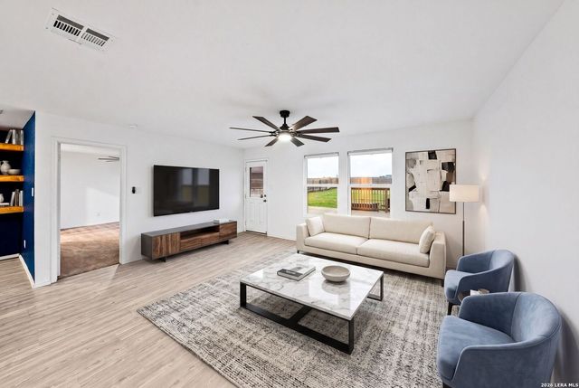 401 Alta Vista Ter, Seguin, TX 78155