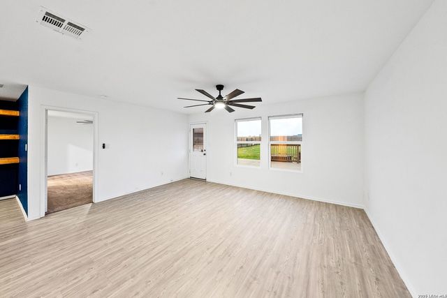 401 Alta Vista Ter, Seguin, TX 78155