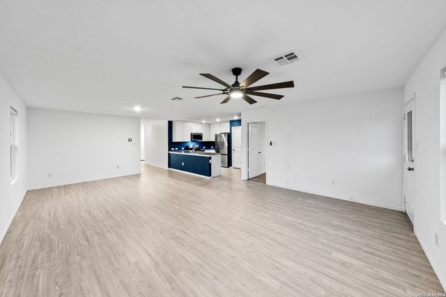 401 Alta Vista Ter, Seguin, TX 78155