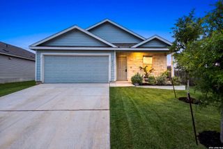 401 Alta Vista Ter, Seguin, TX 78155