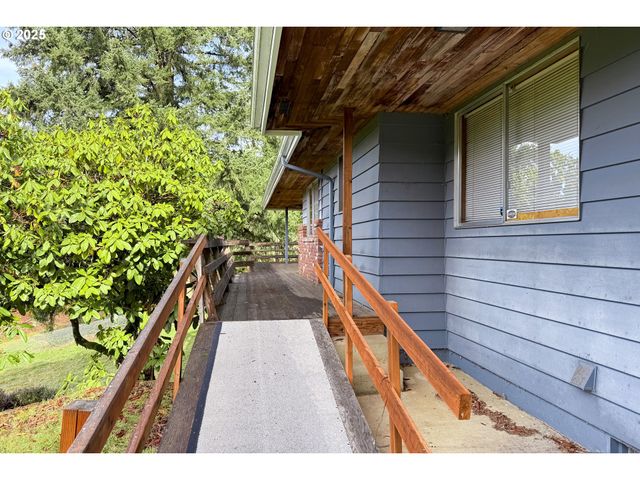 19955 Se TILLSTROM Rd, Damascus, OR 97089