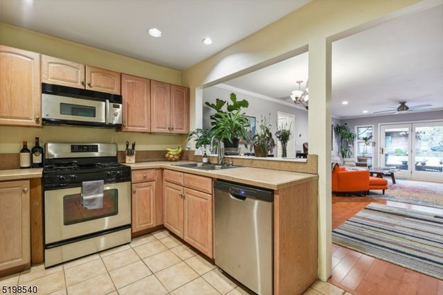 26 Mews Ln, South Orange Village Twp., NJ 07079