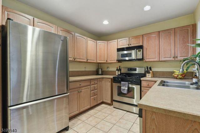 26 Mews Ln, South Orange Village Twp., NJ 07079