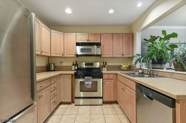 26 Mews Ln, South Orange Village Twp., NJ 07079