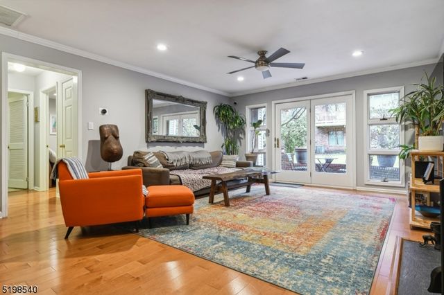 26 Mews Ln, South Orange Village Twp., NJ 07079