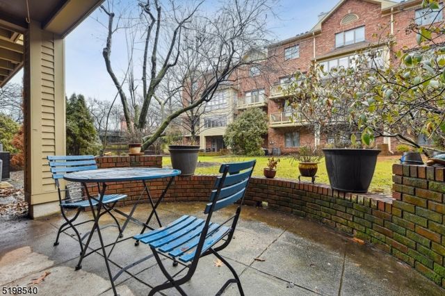 26 Mews Ln, South Orange Village Twp., NJ 07079