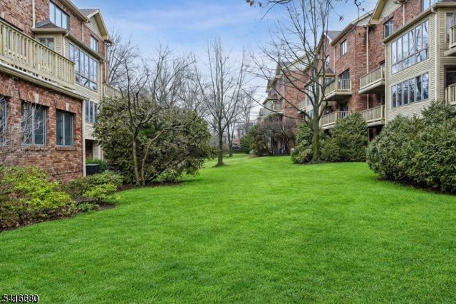 26 Mews Ln, South Orange Village Twp., NJ 07079