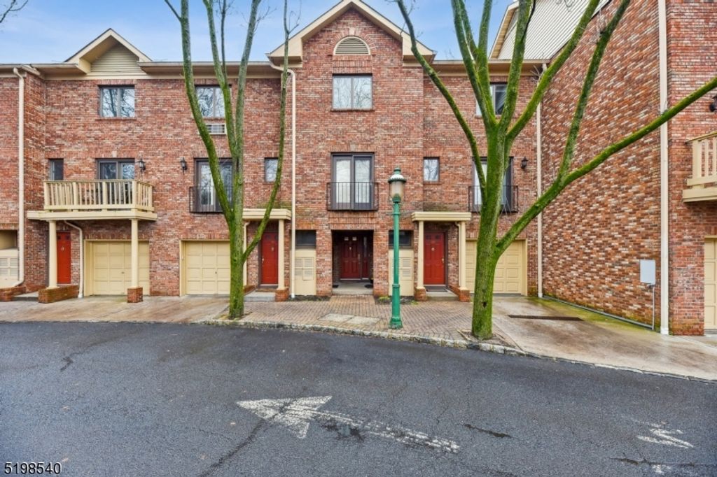 26 Mews Ln, South Orange Village Twp., NJ 07079