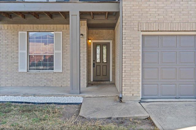 396 Feathergrass DR, Buda, TX 78610