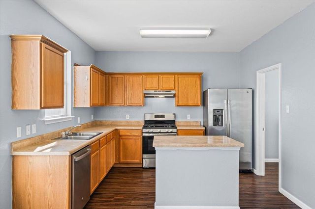 396 Feathergrass DR, Buda, TX 78610