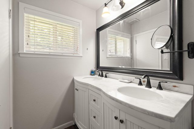 5318 Imogene Street, Houston, TX 77096