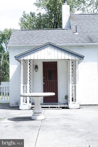 15 BEAVER AVE, Mount Laurel, NJ 08054