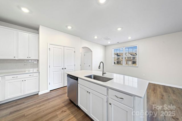 5044 Moss Pine Way, Tega Cay, SC 29708