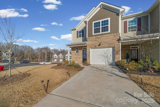 5044 Moss Pine Way, Tega Cay, SC 29708