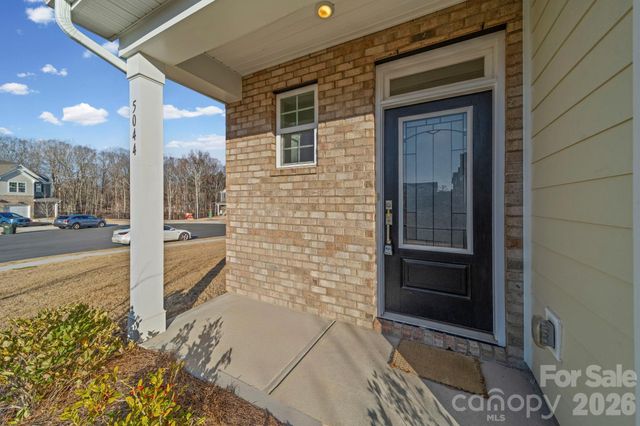 5044 Moss Pine Way, Tega Cay, SC 29708