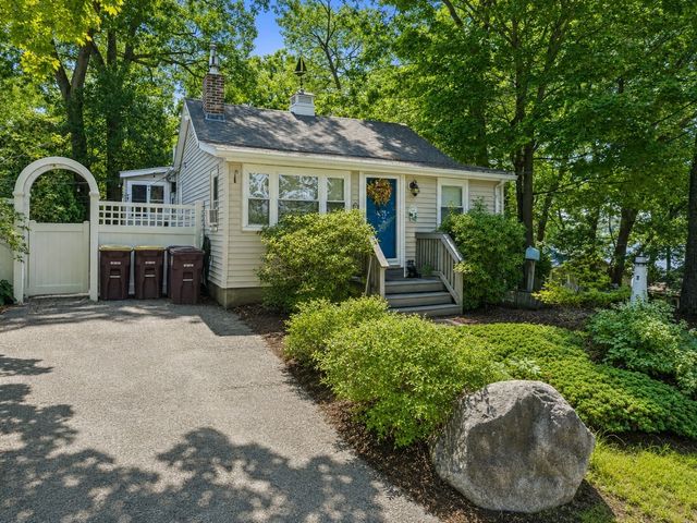 15 Morningside Path, Weymouth, MA 02189