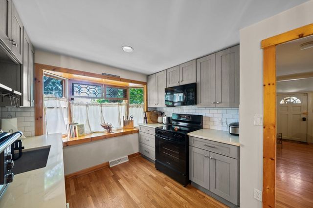15 Morningside Path, Weymouth, MA 02189