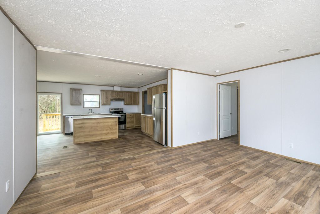 Image 8 of property listing at 145 Firethorn Court, Eutawville, SC 29048