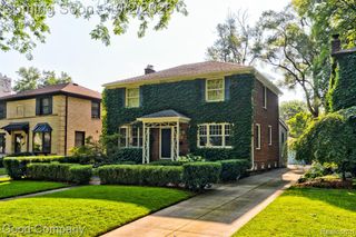 25844 Salem Road, Huntington Woods, MI 48070