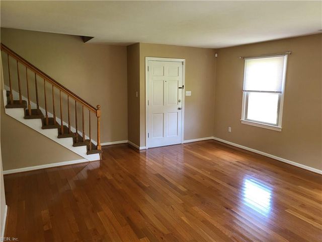 1345 Downs LN, Virginia Beach, VA 23455