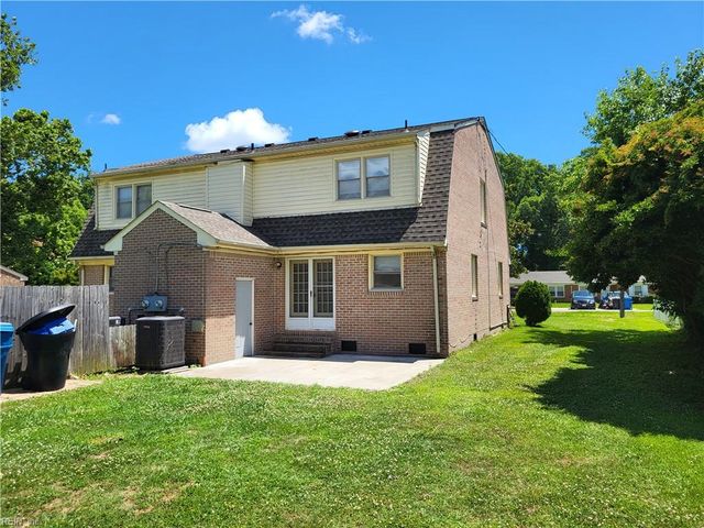 1345 Downs LN, Virginia Beach, VA 23455