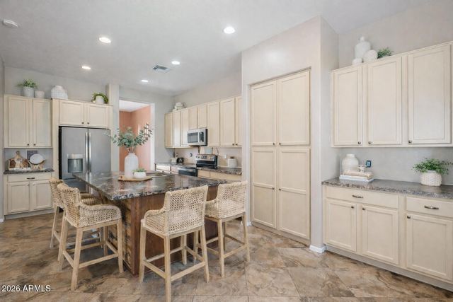 6922 S BLACK HILLS Way, Chandler, AZ 85249