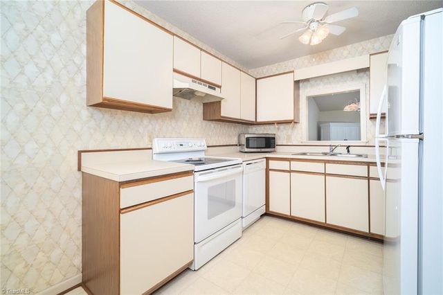 1447 Grantland Place, Greensboro, NC 27410