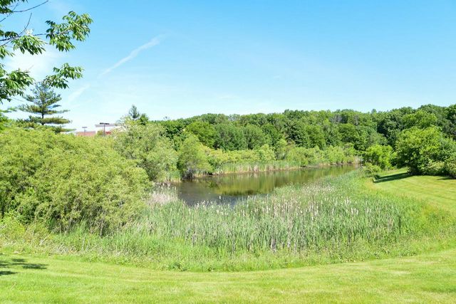 4740 S Forest Point BOULEVARD, New Berlin, WI 53151