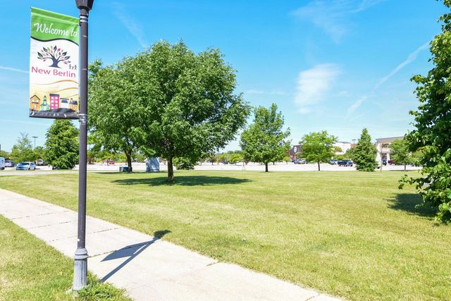 4740 S Forest Point BOULEVARD, New Berlin, WI 53151