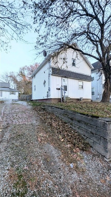 689 Kling Street, Akron, OH 44311