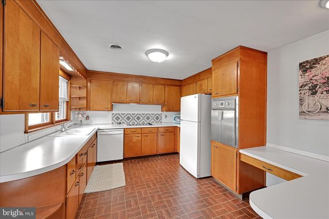 27 E HILL ST, Jonestown, PA 17038