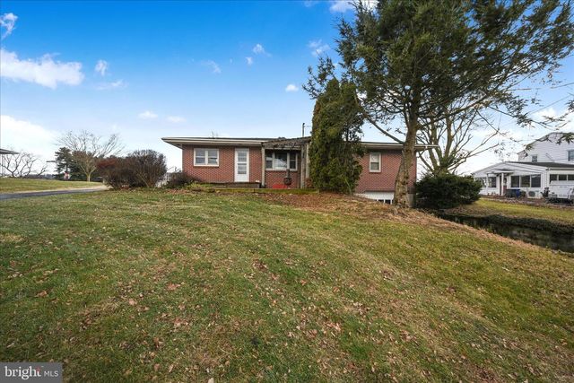 27 E HILL ST, Jonestown, PA 17038