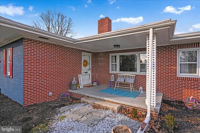 27 E HILL ST, Jonestown, PA 17038