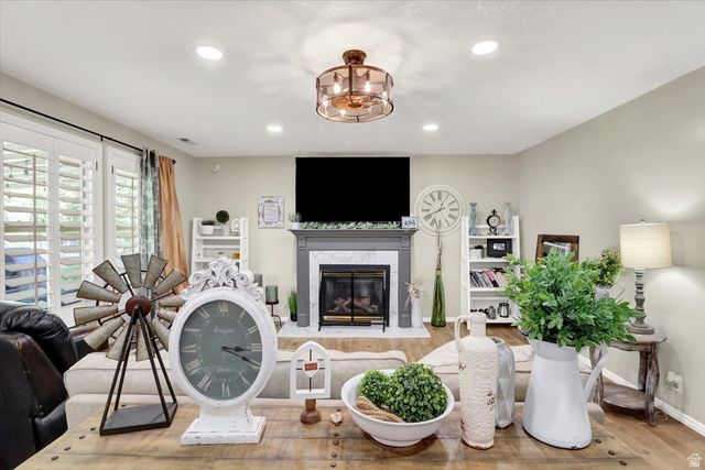 1073 N 175 E, Layton, UT 84041