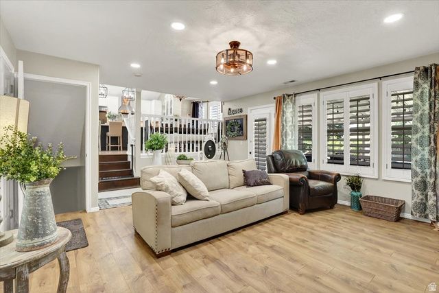 1073 N 175 E, Layton, UT 84041