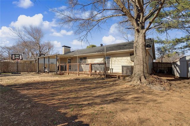 1591 E Cortland Street, Fayetteville, AR 72703